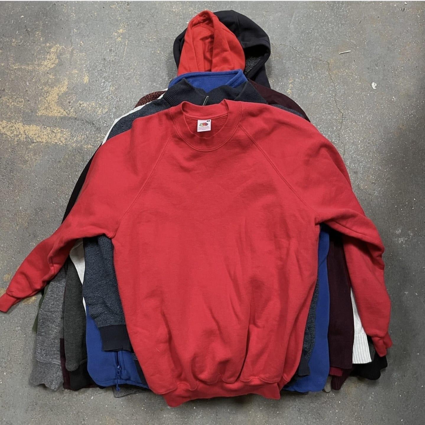 WhatsApp Image 2026-04-13 at 4.07.20 PM 20KG Mens Jumper / Sweatshirt Bundle – Mixed Sizes & Colors – Grade A & B - Image 1